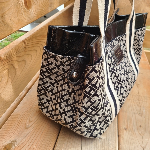 Vintage Tommy Hilfiger Monogram purse - Picture 4 of 12